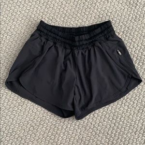 Lululemon Tracker Shorts 4”- size 6